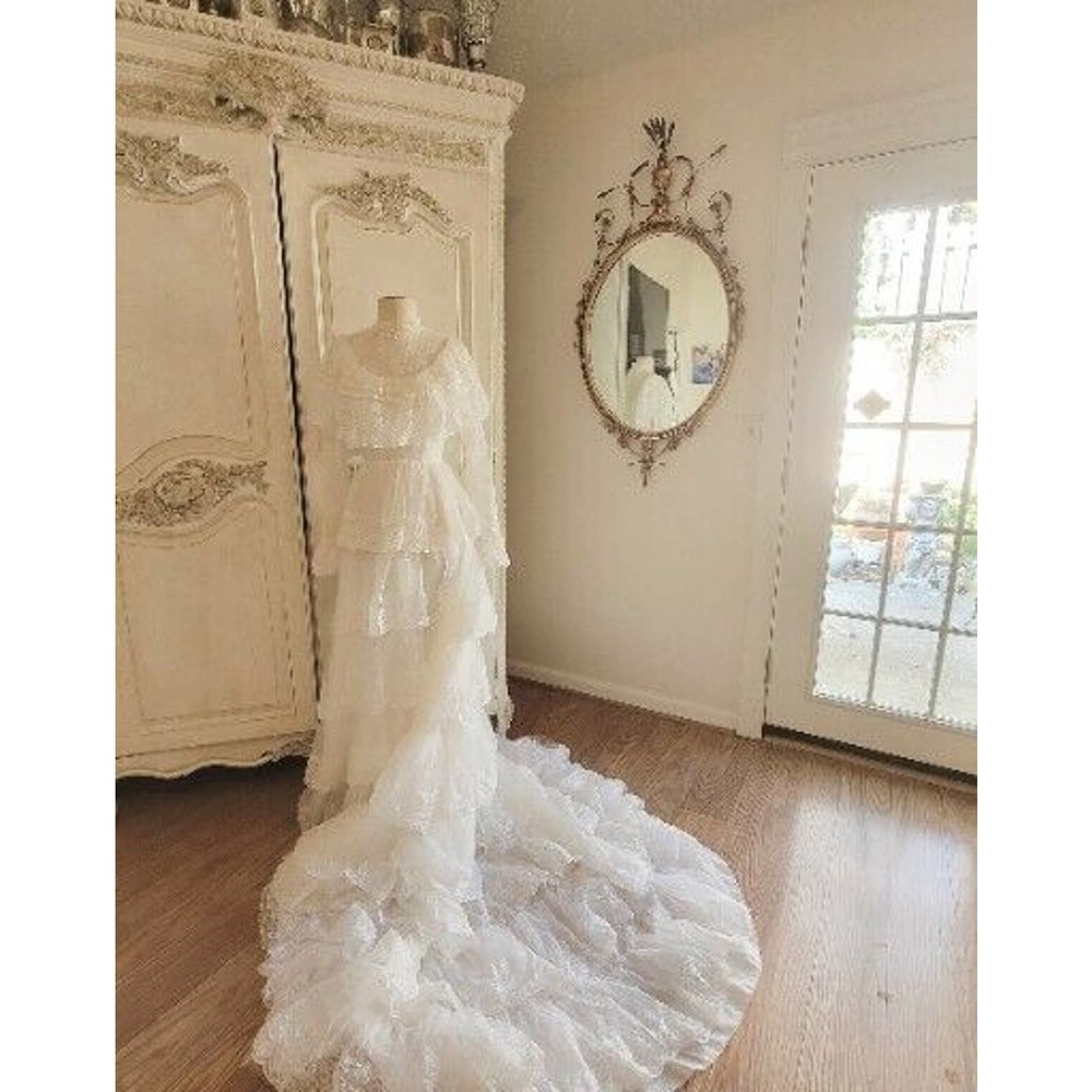 1970s Lace Tiered Wedding Gown W Pillbox Veil Pure White LGWU Sz S